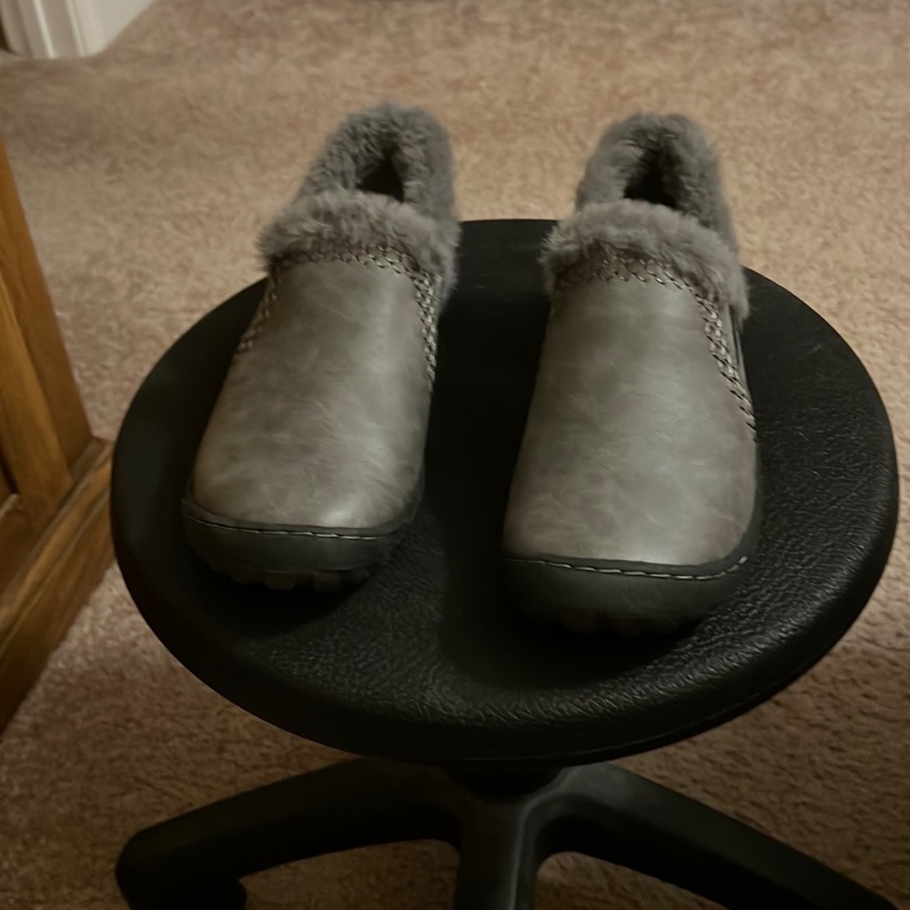 JBU Gray Leather Moccasins w/ Fur Lining & Rubber Tread soles